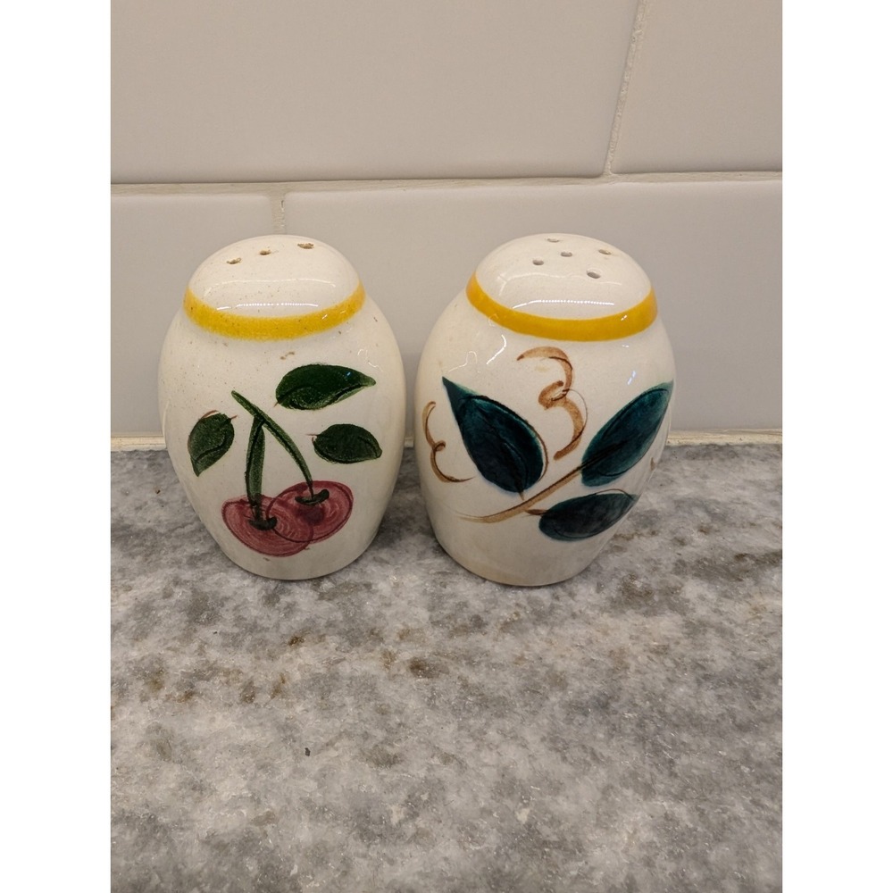 Vtg Stangl pottery ceramic salt & pepper shakers